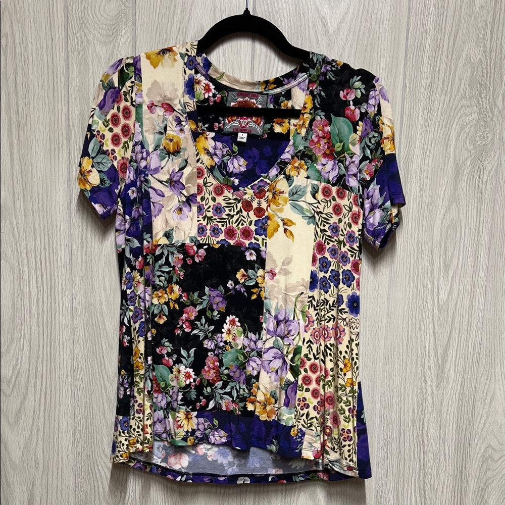 Johnny Was Multicolor Floral V-Neck Tee Size Small Stretch Boho